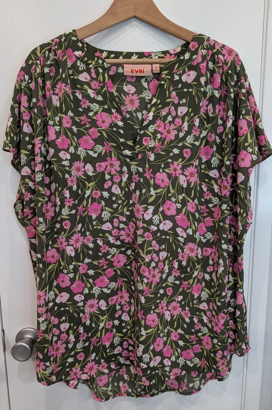 EVRI Plus Size 2X Blouse Olive Green Pink Floral V-Neck Short Sleeve Curvy Top